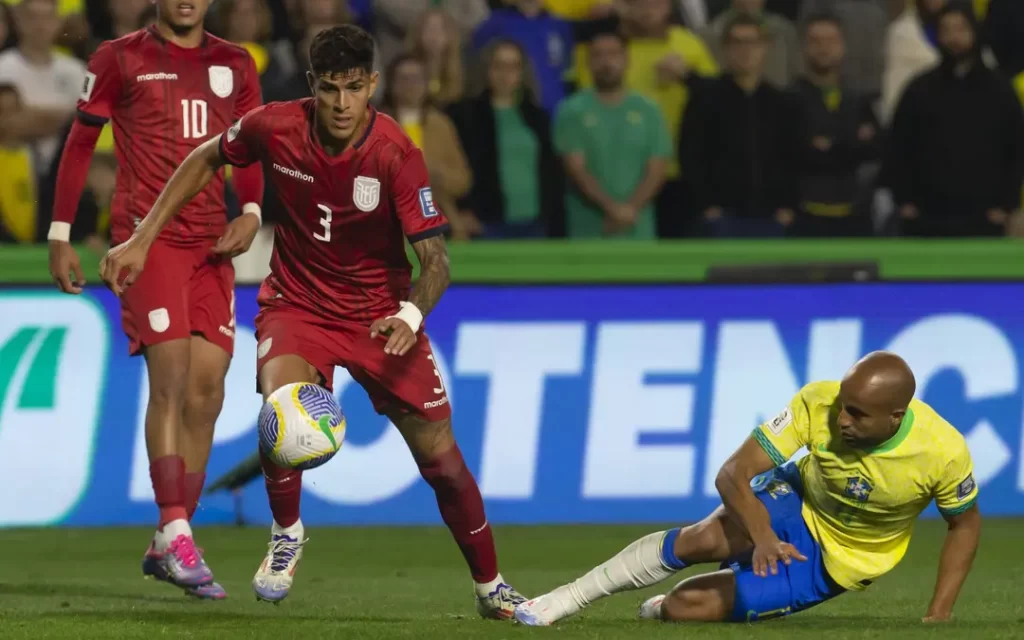 Lucas Moura durante jogo do Brasil contra o Equador na Data-FIFA. (Foto: Hedeson Alves/AGIF)