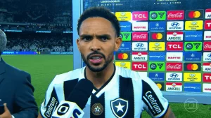 Vitinho falou após a partida sobre Botafogo x São Paulo - Foto: Reprodução/TV Globo