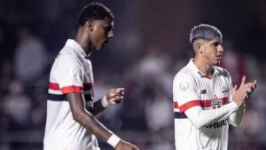 Dupla de zaga titular do São Paulo FC - Foto: Rubens Chiri