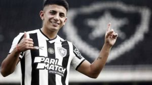 Thiago Almada, jogador do Botafogo, é comparado a jogador que é ventilado no São Paulo. (Foto: Reprodução/Botafogo)