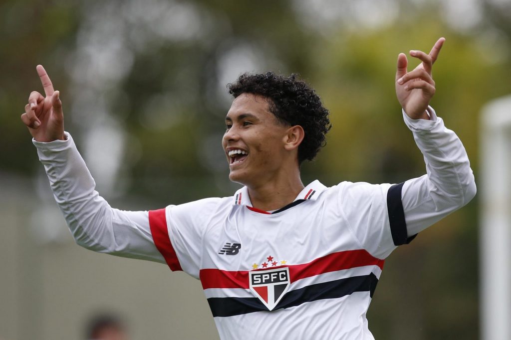 Angelo é esperança da base do São Paulo. (Foto: Miguel Schincariol/SPFC)