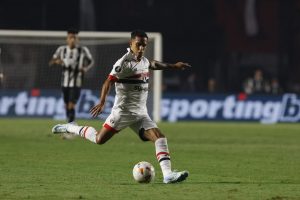 Igor Vinícius tem contrato até dezembro de 2025 no São Paulo. (Foto: Rubens Chiri/SPFC)