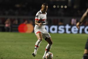 Rafinha é capitão do São Paulo, mas tem contrato apenas até dezembro de 2024. (Foto: Rubens Chiri/SPFC)