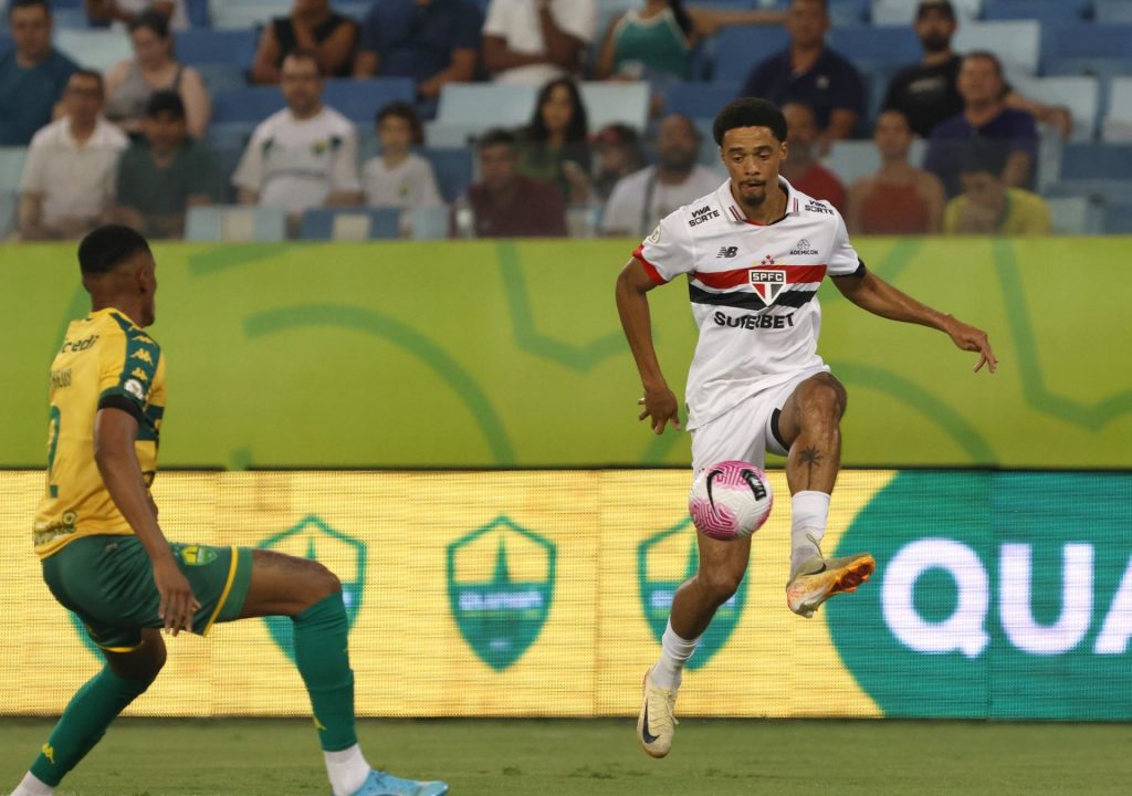 Lewis está emprestado ao São Paulo em junho de 2025. (Foto: Rubens Chiri/SPFC)