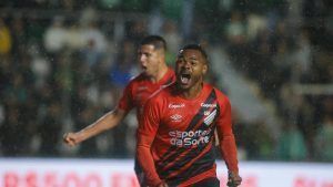 Nikão deve ficar no Athletico Paranaense para 2024. (Foto: Luiz Erbes/Agif/Gazeta Press)