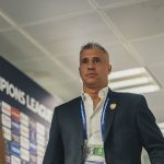 Ex-técnico do São Paulo, Hernán Crespo marca presença em retorno de Neymar aos gramados. (Foto: Reprodução/Al Ain)
