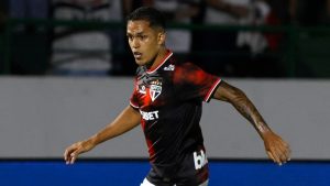 Igor Vinícius com a camisa do São Paulo. - (Foto: Rubens Chiri/SPFC)