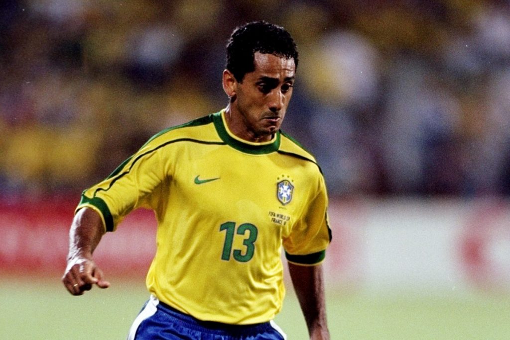 Zé Carlos, lateral do Brasil na Copa do Mundo de 1998. (Foto: Ben Radford /Allsport/Getty Images)