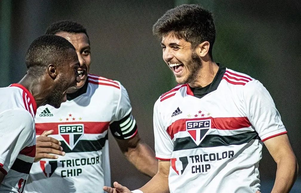 Lucas Beraldo quando ainda atuava pela base do tricolor. - Foto: Erico Leonan