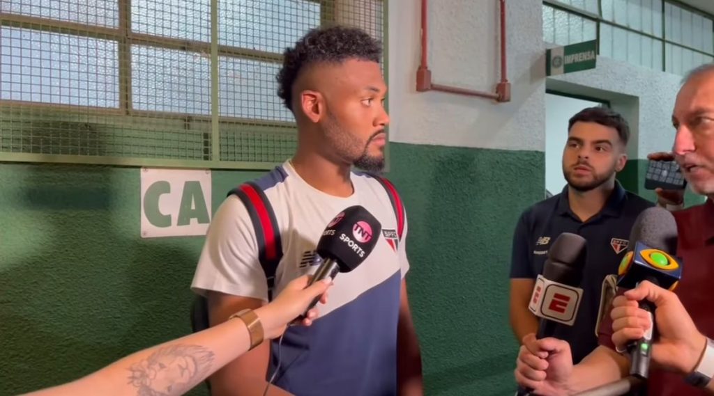 Sabino em entrevista pós jogo. Foto: Reprodução