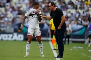 Diego Costa conquistou a confiança de Rogério Ceni e recebeu a braçadeira de capitão no clube. (Foto: Rubens Chiri/São Paulo)