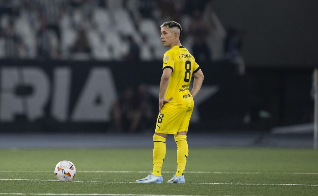 Léo Fernández, do Peñarol, é um dos alvos do São Paulo em 2025. (Foto: Jorge Rodrigues/AGIF)