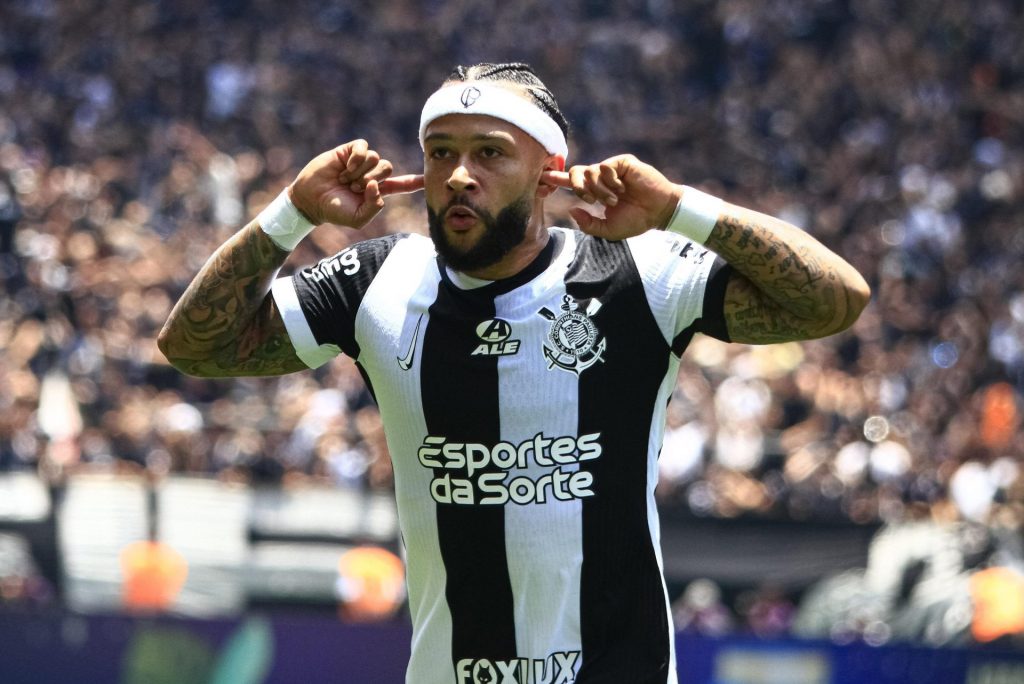 Craque Neto elogia Memphis em comparação com James Rodríguez. (Foto: Vinicius Nunes/Agência F8/Gazeta Press)