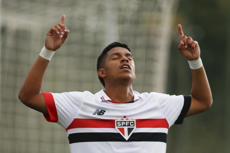 Ryan Francisco é a esperança da base do São Paulo para 2025. (Foto: Miguel Schincariol/SPFC)