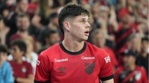 Zapelli no Athletico, adversário do São Paulo na Copa do Brasil. (Foto: Site oficial do Athletico)