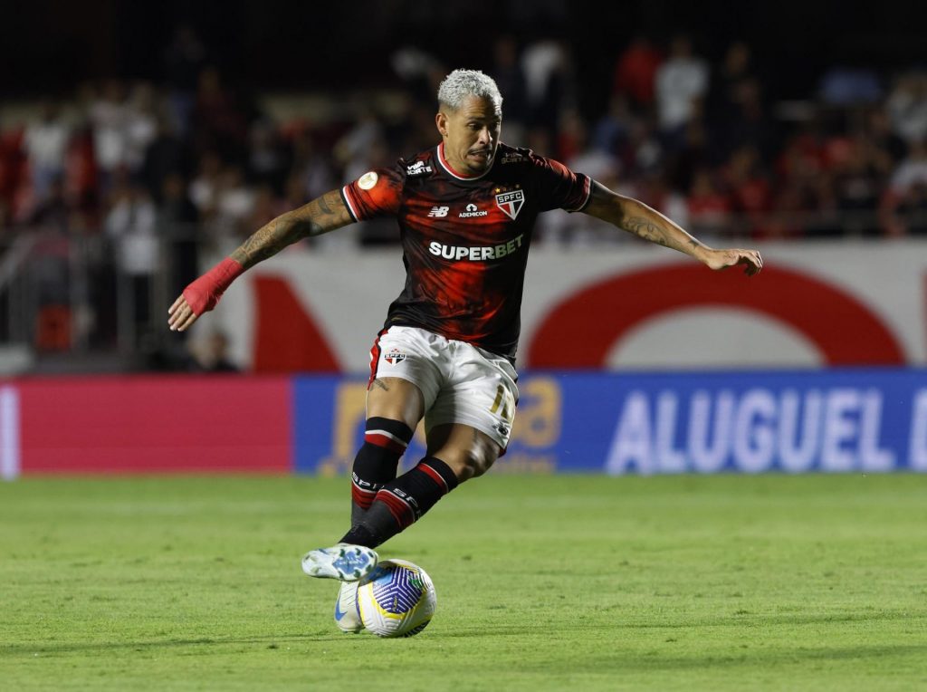 Luciano termina 2024 como artilheiro do São Paulo, com 18 gols marcados. (Foto: Rubens Chiri/SPFC)