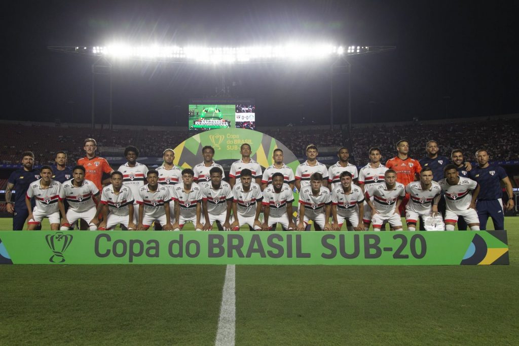 São Paulo conquista Copa do Brasil sub-20 sobre o Palmeiras. (Foto: Rubens Chiri e Miguel Schincariol/SPFC)