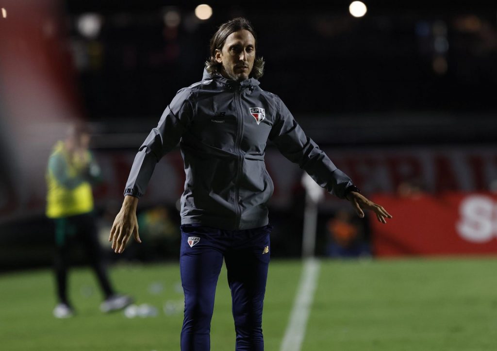 Luis Zubeldía é o técnico do São Paulo. (Foto: Rubens Chiri/SPFC)