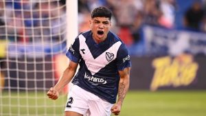 Claudio Aquino, destaque do Vélez, é observado pelo São Paulo. (Foto: Rodrigo Valle/Getty Images)