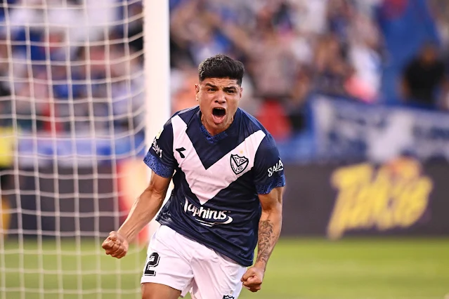 Claudio Aquino, destaque do Vélez, é observado pelo São Paulo. (Foto: Rodrigo Valle/Getty Images)