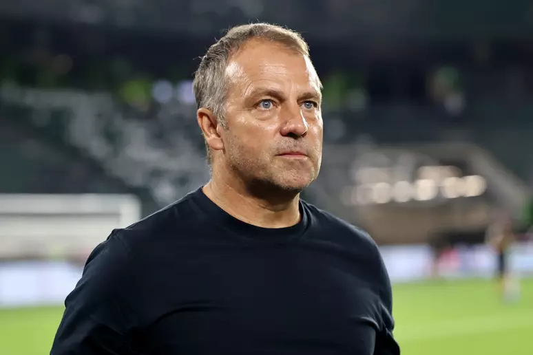 Hansi Flick é o técnico do Barcelona, que está de olho em cria do São Paulo. (Foto: Reprodução/DFB)