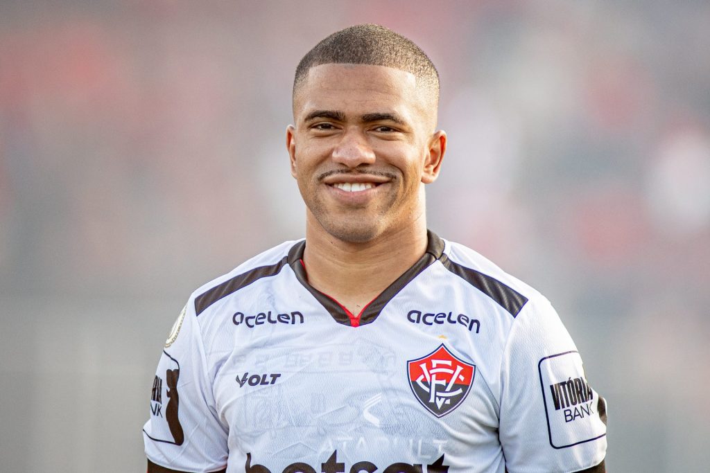 Lucas Esteves vira opção para lateral-esquerda do São Paulo em 2025. (Foto: Victor Ferreira/Vitória)