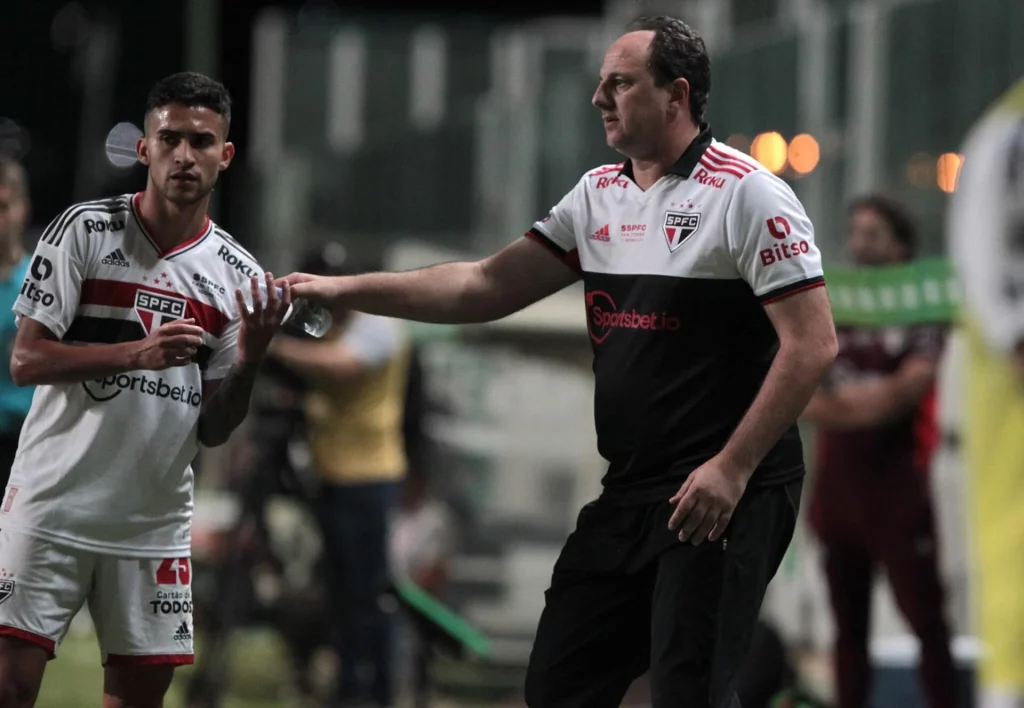 Rogério Ceni indicou, e Bahia foi atrás de Rodrigo Nestor. (Foto: Rubens Chiri/SPFC)