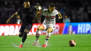 Oscar foi muito bem no Majestoso pelo Paulistão. (Foto: Marcos Ribolli/ge)