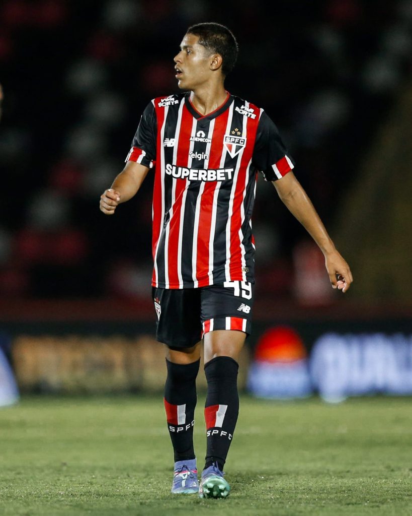 Ryan Francisco foi titular pela primeira vez com a camisa do São Paulo. (Foto: Miguel Schincariol/SPFC)