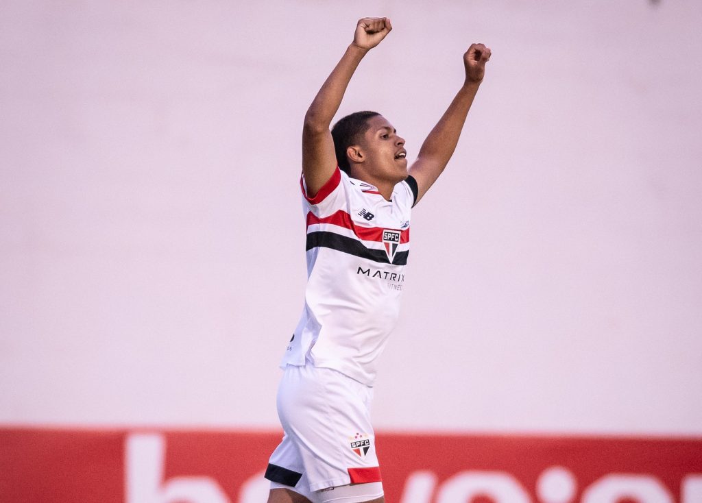 Ryan Francisco marcou duas vezes de novo para garantir classificação do São Paulo. (Foto: Guilherme Veiga/SPFC)