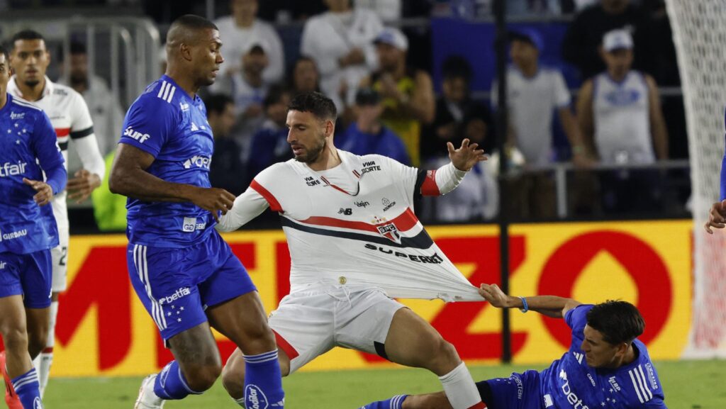 54268943856_d3bd5b83ea_k Calleri jogou por 45 minutos contra o Cruzeiro pela FC Series. (Foto: Rubens Chiri/SPFC)
