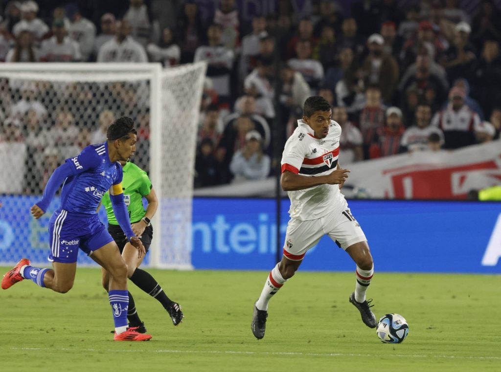 Luiz Gustavo será desfalque por 40 dias no São Paulo. (Foto: Rubens Chiri/SPFC)