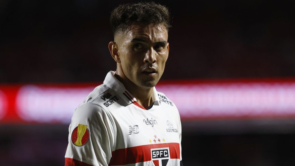 Enzo Díaz chama a atenção no início de temporada no São Paulo. (Foto: Paulo Pinto/SPFC)