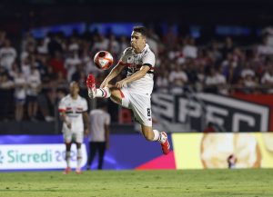 Oscar faz ótima partida em seu retorno ao MorumBIS com a camisa do São Paulo. (Foto: Paulo Pinto/SPFC)