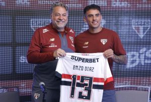 Enzo Díaz é apresentado no São Paulo. (Foto: Rubens Chiri/SPFC)