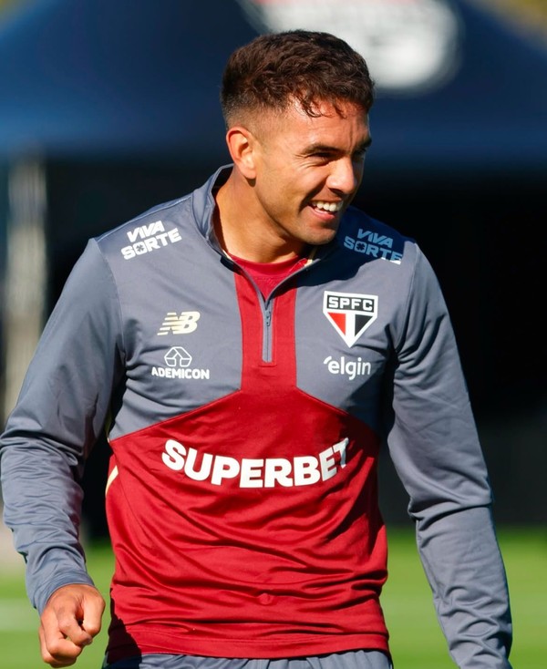 Enzo Díaz, lateral do São Paulo, está emprestado até o fim de 2025. (Foto: Rubens Chiri/SPFC)