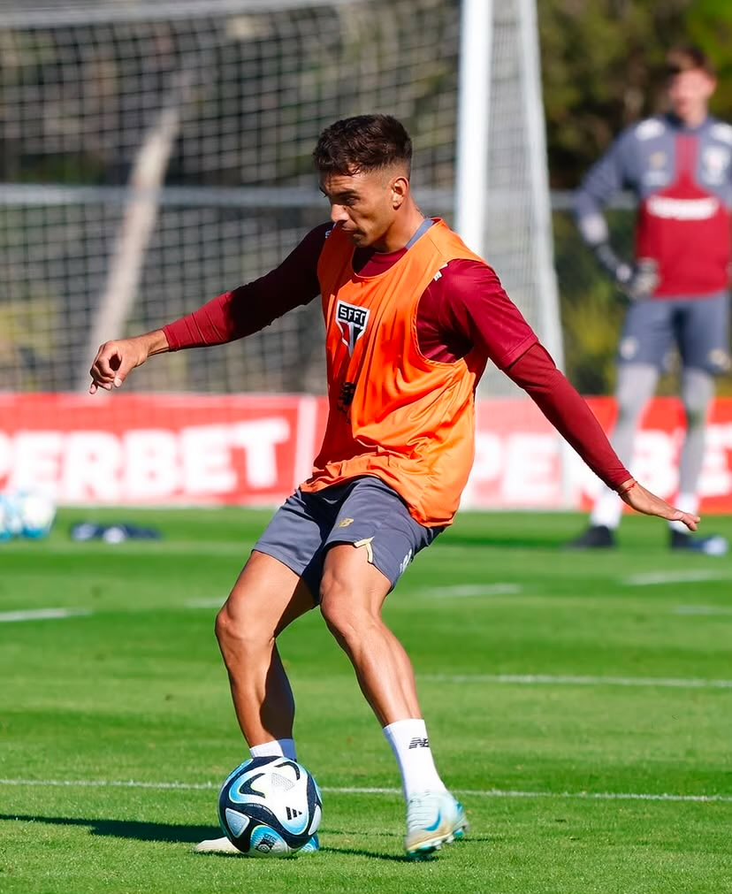 Enzo Díaz vira destaque no São Paulo na pré-temporada. (Foto: Rubens Chiri/SPFC)