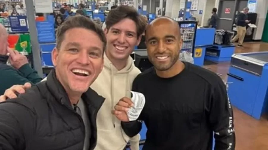 Lucas passa perrengue nos Estados Unidos e é "salvo" por fãs. (Foto: Reprodução/Instagram Vitor Padilha)