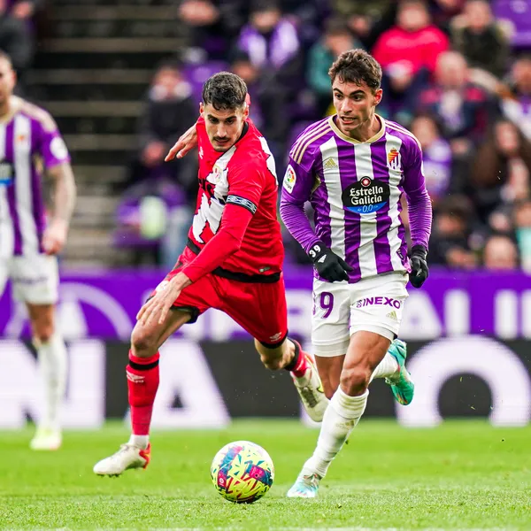 Lucas Rosa foi formado pelo Palmeiras e atua pelo Valladolid desde 2021. (Foto: X do Real Valladolid)