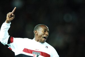 São Paulo presta homenagem a Mineiro, herói do tri mundial em 2005. (Foto: X do SPFC)