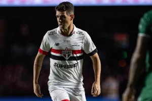 Oscar liderou o São Paulo na primeira vitória de 2025. (Foto: Ronaldo Barreto/Agência Paulistão)