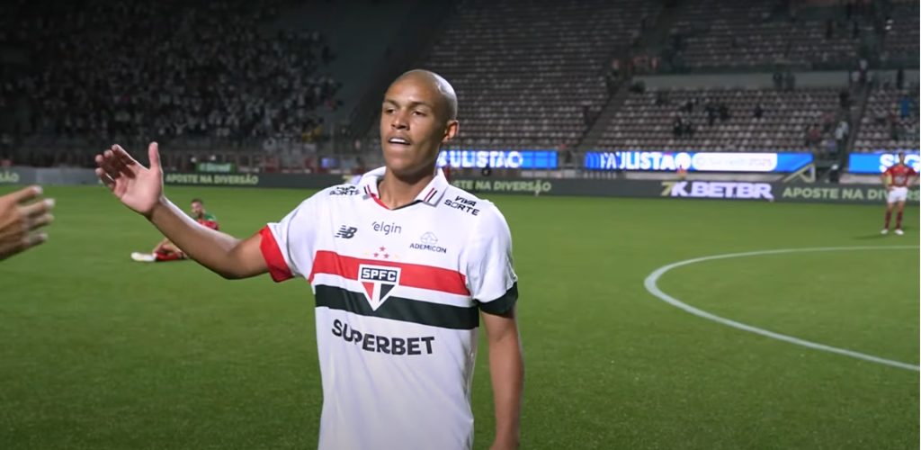 Ryan Francisco brilha, e São Paulo vence Portuguesa de virada no Pacaembu. (Foto: Reprodução/CazéTV)