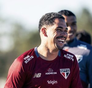 Luciano começa 2025 de olho nos 100 gols com a camisa do São Paulo. (Foto: Igor Coelho)
