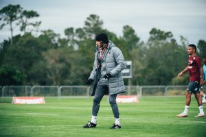 Luis Zubeldía trabalha na pré-temporada do São Paulo. (Foto: Sam Robles/FC Series)