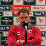 Luciano em entrevista pós-jogo. Foto: Gabriel Sá