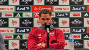Luciano em entrevista pós-jogo. Foto: Gabriel Sá