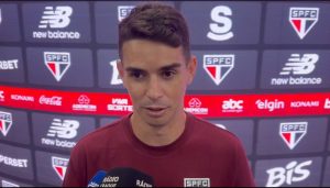 Oscar em entrevista pós-jogo. FOTO: Reprodução/ Gabriel Sá