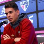 Oscar é apresentado no São Paulo. (Foto: Rubens Chiri/SPFC)