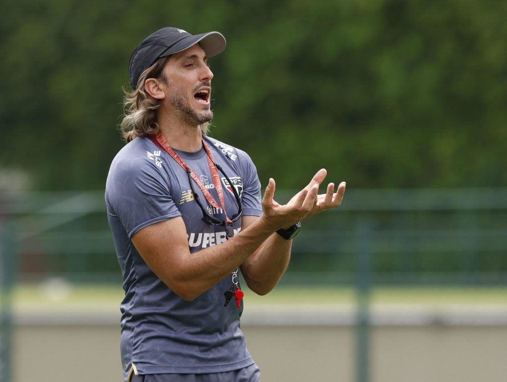 Luis Zubeldía. (Foto: Rubens Chiri/SPFC)