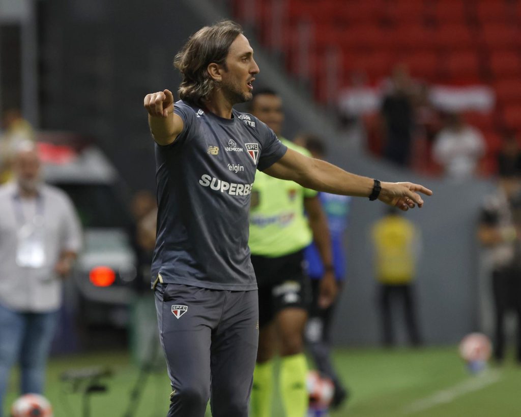 Luis Zubeldía é o técnico do São Paulo em 2025. (Foto: Rubens Chiri/SPFC)